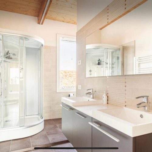 Bathroom with shower and double washbasin