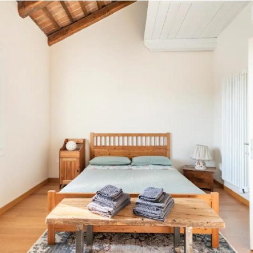 Bright double bedroom in the apartment